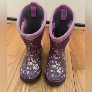 Girls Bogs (Size 8)